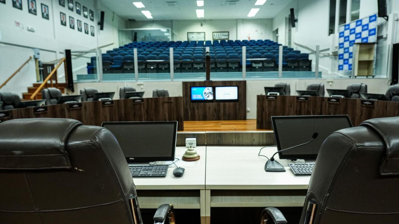 Câmara de Balneário Camboriú,sessão da Câmara,projetos de lei em Balneário Camboriú,Legislativo municipal,Programa IPTU Lixo Zero,Código de Obras e Edificações,Programa Jovem Cidadão BC,utilidade pública,Associação Desportiva Real Madrid BC,vereadores de Balneário Camboriú,pauta da sessão,fiscalização de bebidas adulteradas,política municipal,Câmara de Vereadores de BC,projetos em discussão,plenário Walter Eilers,notícias de Balneário Camboriú,legislação municipal