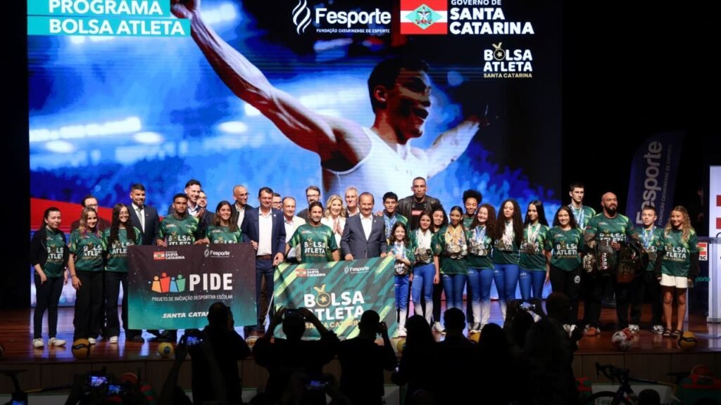 investimento no esporte SC,Governo de Santa Catarina,Programa de Incentivo ao Esporte,PIE Santa Catarina,Bolsa Atleta SC,Bolsa Técnico,Fesporte,esporte catarinense,paradesporto Santa Catarina,iniciação esportiva,Programa de Iniciação Desportiva Escolar,atletas de alto rendimento,incentivo esportivo,esportes escolares,Florianópolis,desenvolvimento esportivo,políticas públicas para o esporte