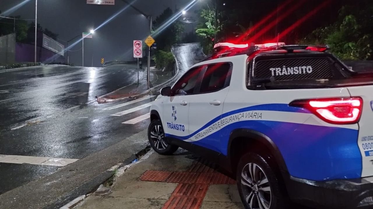 chuva em Balneário Camboriú,Defesa Civil de Balneário Camboriú,volume de chuva,chuva em Santa Catarina,monitoramento climático,condições meteorológicas,prevenção de riscos,áreas de risco,Avenida Martin Luther,Avenida Panorâmica,ocorrências de chuva,segurança pública,emergência 199,Central de Operações,proteção civil,alerta meteorológico,tempo em Balneário Camboriú,alagamentos em Santa Catarina