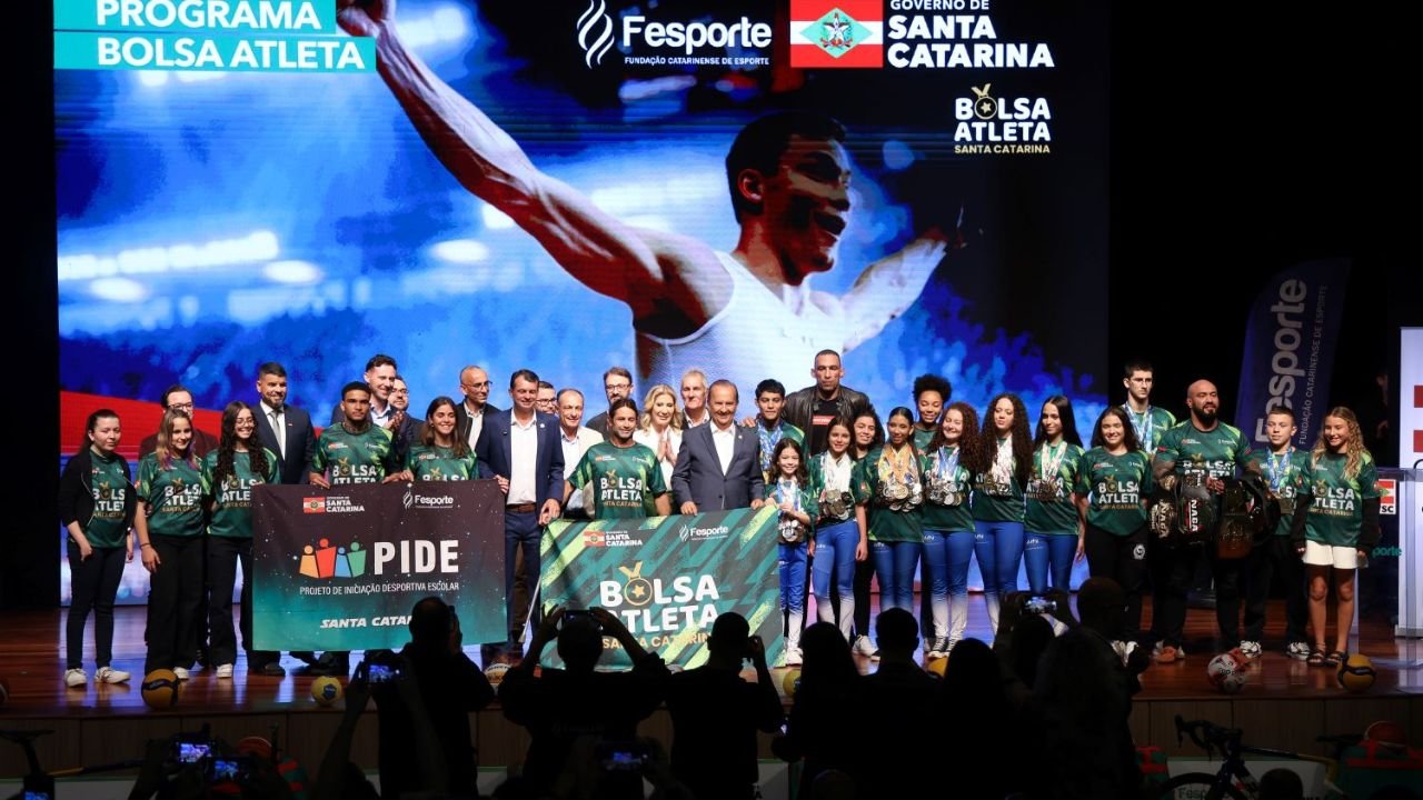 investimento no esporte SC,Governo de Santa Catarina,Programa de Incentivo ao Esporte,PIE Santa Catarina,Bolsa Atleta SC,Bolsa Técnico,Fesporte,esporte catarinense,paradesporto Santa Catarina,iniciação esportiva,Programa de Iniciação Desportiva Escolar,atletas de alto rendimento,incentivo esportivo,esportes escolares,Florianópolis,desenvolvimento esportivo,políticas públicas para o esporte