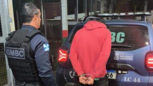 Guarda Municipal Balneário Camboriú,foragido do sistema prisional,prisão em Balneário Camboriú,mandado de prisão ativo,segurança pública BC,ocorrência policial Balneário Camboriú,patrulhamento municipal,prisão de foragido,saída temporária,sistema prisional Santa Catarina,Complexo Penitenciário do Vale do Itajaí,combate à criminalidade,ação da Guarda Municipal,policiamento urbano,fiscalização policial