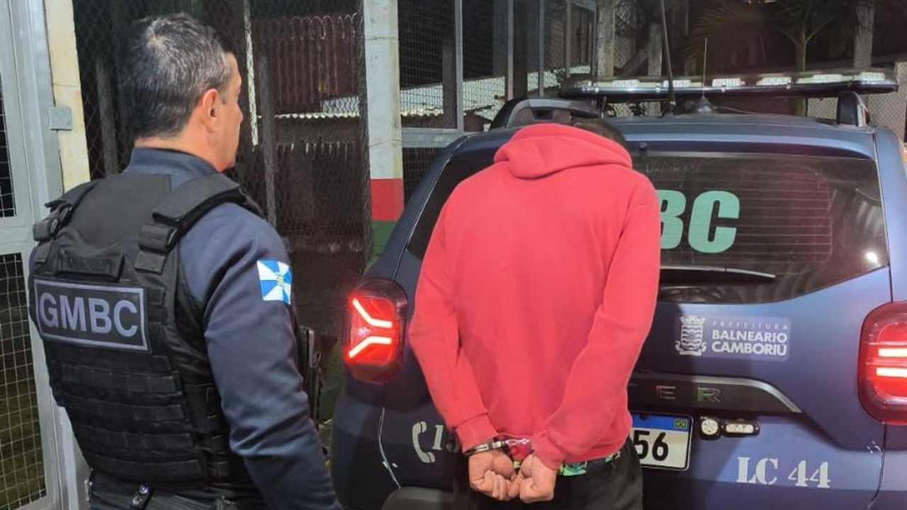 Guarda Municipal Balneário Camboriú,foragido do sistema prisional,prisão em Balneário Camboriú,mandado de prisão ativo,segurança pública BC,ocorrência policial Balneário Camboriú,patrulhamento municipal,prisão de foragido,saída temporária,sistema prisional Santa Catarina,Complexo Penitenciário do Vale do Itajaí,combate à criminalidade,ação da Guarda Municipal,policiamento urbano,fiscalização policial