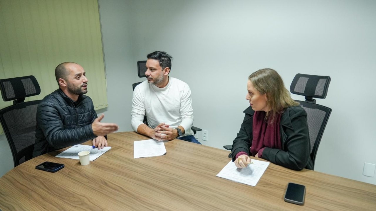 Comissão de Justiça e Redação Balneário Camboriú,CJR Câmara BC,Câmara Municipal de Balneário Camboriú,projetos de lei BC,pareceres legislativos,tramitação de projetos,vereadores Balneário Camboriú,Legislativo municipal,política em Balneário Camboriú,análise jurídica de projetos,comissões da Câmara,votação em plenário,administração pública municipal,leis municipais,processo legislativo,projetos aprovados