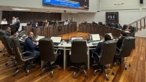 Câmara de Balneário Camboriú,Associação Desportiva Real Madrid BC,utilidade pública,Projeto de Lei Ordinária 49/2026,esporte em Balneário Camboriú,jovens de baixa renda,inclusão social pelo esporte,Bairro das Nações,Elton Garcia,sessão da Câmara de Balneário Camboriú,política municipal,associações esportivas,mercado imobiliário,Laurence Leal,COFECI-CRECI,Santa Catarina,moção de congratulação,Legislativo municipal,esportes de competição,Câmara BC