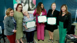 Prêmio Mulheres na Ciência Amélia Império Hamburger,mulheres cientistas Brasil,Câmara dos Deputados ciência,pesquisa científica brasileira,valorização da ciência,pesquisadoras brasileiras,inovação científica,educação superior,ciência e tecnologia,mulheres na pesquisa,Tatiana Sampaio,Mirlir Cunha,Márcia Abrahão,Anvisa,Universidade Federal do Rio de Janeiro,Universidade de Brasília
