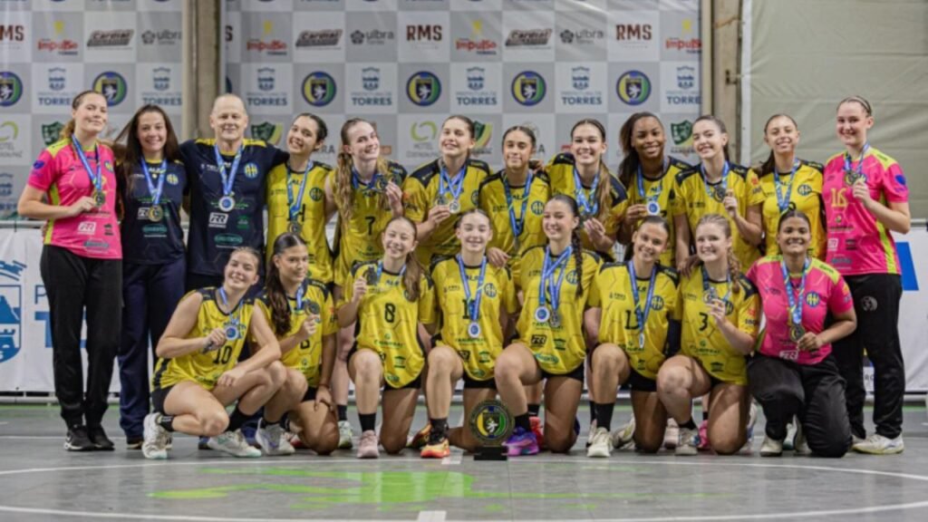 AHI FMEL Itajaí,handebol de Itajaí,Copa Sul-Brasileira de Handebol,handebol juvenil,Campeonato Brasileiro de Handebol,Itajaí,esporte em Santa Catarina,título invicto,Torres Rio Grande do Sul,equipe juvenil de handebol,Gerson Barbosa Palito,Lorena Zucchi De Stefani,Paola Kaliski de Oliveira,Camila Medeiros Mahs,handebol feminino,vaga para o Brasileiro,competição nacional de handebol,FMEL Itajaí,AHI Itajaí,esporte catarinense