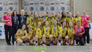 AHI FMEL Itajaí,handebol de Itajaí,Copa Sul-Brasileira de Handebol,handebol juvenil,Campeonato Brasileiro de Handebol,Itajaí,esporte em Santa Catarina,título invicto,Torres Rio Grande do Sul,equipe juvenil de handebol,Gerson Barbosa Palito,Lorena Zucchi De Stefani,Paola Kaliski de Oliveira,Camila Medeiros Mahs,handebol feminino,vaga para o Brasileiro,competição nacional de handebol,FMEL Itajaí,AHI Itajaí,esporte catarinense