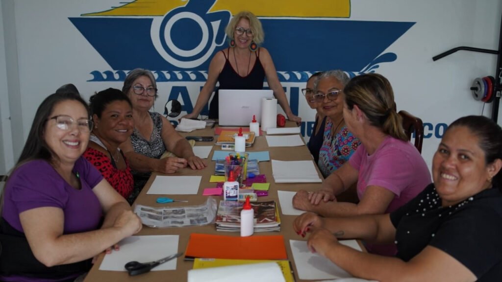 arteterapia em Itajaí,projeto cultural Itajaí,mulheres com deficiência física,inclusão pela arte,acessibilidade cultural,saúde mental e arte,cultura em Santa Catarina,projeto De que mar você tem saudade,oficinas de arteterapia,ADEFI Itajaí,Casa da Cultura Dide Brandão,Fundação Catarinense de Cultura,Política Nacional Aldir Blanc,inclusão social feminina,arte e transformação social,exposição Oceano Mulher,cultura catarinense