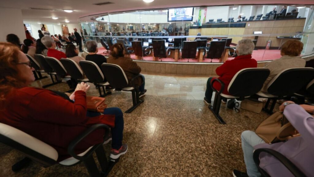 Alesc,sessão da Alesc,Assembleia Legislativa de Santa Catarina,deputados de Santa Catarina,SC-108,pavimentação da SC-108,Araranguá,subestação de energia Araranguá,Celesc,pesca da tainha,litoral catarinense,adoção prioritária,isenção de IPVA,São Ludgero,CTG Beira Rio,infraestrutura em Santa Catarina,segurança energética,desenvolvimento regional,políticas públicas SC,sessão plenária Alesc