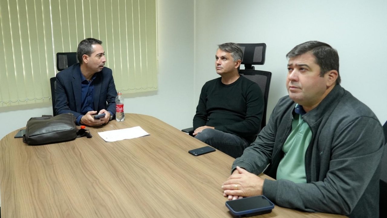 Comissão de Finanças e Orçamento,Câmara de Balneário Camboriú,projetos de lei Balneário Camboriú,política municipal,legislação municipal,Impostômetro Municipal Virtual,transparência pública,videomonitoramento de veículos,segurança pública municipal,tecnologia OCR,Praça do Autista,Transtorno do Espectro Autista,TEA,gestão pública,fiscalização municipal,plenário da Câmara,administração pública