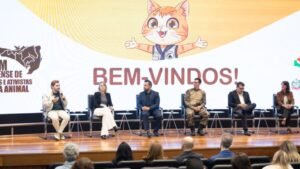 proteção animal em Santa Catarina,bem-estar animal,Alesc,Fórum Catarinense de Proteção e Bem-Estar Animal,Florianópolis,Programa Pet Levado a Sério,causa animal,castração de animais,controle populacional de cães e gatos,Fundo Estadual de Proteção Animal,legislação animal SC,maus-tratos contra animais,adoção responsável,microchipagem animal,direitos dos animais,Santa Catarina,políticas públicas para animais,proteção de cães e gatos,Comissão de Proteção Animal,Escola do Legislativo