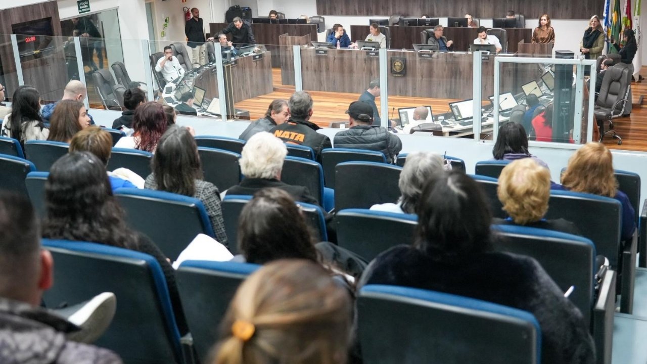 Câmara de Balneário Camboriú,projetos aprovados em Balneário Camboriú,sessão da Câmara Municipal,Teatro Municipal Bruno Nitz,legislação municipal,projetos de lei Balneário Camboriú,praça em Taquaras,Dona Adelaide Nascimento Rocha,política municipal,administração pública,vereadores Balneário Camboriú,homenagem municipal,moções Câmara de Balneário Camboriú,cultura em Balneário Camboriú,gestão pública,plenário municipal,notícias de Balneário Camboriú