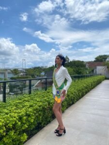 Jenifer Cristina Sampaio,Miss Surda Universe Brasil 2026,Miss Surda Universe,comunidade surda,inclusão social,acessibilidade,representatividade,São José SC,Florianópolis SC,Santa Catarina,concurso internacional para surdas,Letras Libras,Universidade Federal de Santa Catarina,modelo catarinense,concurso de beleza inclusivo,campanha solidária,apoio à comunidade surda,brasileira na Geórgia