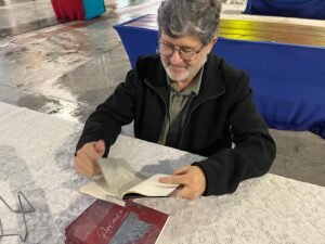 livro Arcaico José Isaías Venera,lançamento de livro em Joinville,literatura em Santa Catarina,escritor catarinense,cultura em Joinville,memória e tradição familiar,conflitos familiares na literatura,literatura brasileira contemporânea,Editora Traços &amp; Capturas,eventos culturais Joinville,lançamento literário gratuito,Univille,Política Nacional Aldir Blanc,Fundação Catarinense de Cultura,literatura catarinense,autores de Santa Catarina