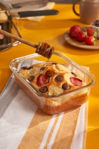 panqueca doce na air fryer,receita de panqueca de travessa,panqueca doce com morango,panqueca com banana e chocolate,receita fácil na air fryer,sobremesa na air fryer,café da manhã prático,lanche da tarde,receita com morango,receita com banana,receita com chocolate amargo,panqueca assada,receitas rápidas,gastronomia,receita caseira,panqueca de travessa doce,receita para air fryer,sobremesa fácil