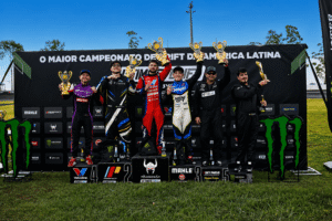 Márcio Kabeça,piloto de Penha,Campeonato Brasileiro de Drift,Ultimate Drift,drift em Santa Catarina,automobilismo brasileiro,etapa de Londrina,Autódromo Internacional Ayrton Senna,campeão de drift,categoria Master,categoria Pro,ranking Ultimate Drift,Juninho Kabeça,drift no Brasil,competição de drift,esporte a motor,piloto catarinense,Balneário Camboriú,temporada 2026 do drift