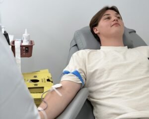 Junho Vermelho Navegantes,doação de sangue Navegantes,Câmara de Vereadores de Navegantes,campanha de doação de sangue,incentivo à doação de sangue,Hemosc Blumenau,cadastro de medula óssea,saúde pública em Santa Catarina,mobilização social,campanhas de conscientização,servidores públicos,cidadania,ação institucional,transfusão de sangue,voluntariado