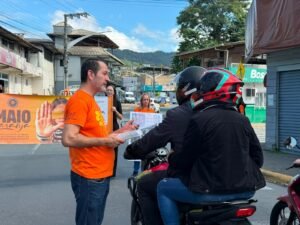 Maio Laranja,Camboriú,abuso infantil,exploração sexual infantil,proteção à infância,direitos das crianças,Sábado em Família,combate à violência infantil,conscientização infantil,campanha Maio Laranja Camboriú,proteção de crianças e adolescentes,rede de proteção social,ações sociais em Camboriú,Vale do Itajaí,enfrentamento ao abuso infantil,prevenção da violência infantil,caminhada Olhares que Pedem Proteção,Associação Salve Uma Infância