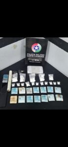 tráfico de drogas em Balneário Camboriú,tráfico de drogas em Camboriú,Polícia Militar de Santa Catarina,12º Batalhão de Polícia Militar,prisão por tráfico de drogas,apreensão de cocaína,combate ao tráfico de drogas,segurança pública em Balneário Camboriú,ocorrência policial em Camboriú,apreensão de entorpecentes,bairro Rio Pequeno,bairro Municípios,bairro Interpraias,operação policial,drogas apreendidas,polícia prende traficantes,tráfico de cocaína,ações da Polícia Militar