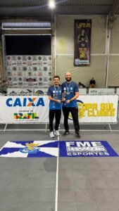 handebol Balneário Camboriú,FME Balneário Camboriú,Taça Sul Juvenil de Handebol,Campeonato Brasileiro de Handebol,handebol feminino juvenil,esporte em Balneário Camboriú,Fundação Municipal de Esportes,bronze na Taça Sul,vaga para o Brasileiro de Handebol,Torres RS,Joguinhos Abertos de Santa Catarina,handebol catarinense,equipe juvenil feminina,competição esportiva,esporte de base,Balneário Camboriú esporte,handebol Santa Catarina,Paulo Lucas da Silva,atletas de Balneário Camboriú,campeonato nacional de handebol