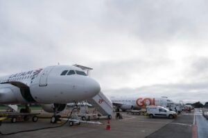 Aeroporto de Navegantes,Aeroporto Internacional de Navegantes,Corpus Christi 2026,passageiros Aeroporto de Navegantes,turismo em Santa Catarina,litoral norte catarinense,Vale do Itajaí,movimento aeroporto feriado,voos em Navegantes,Balneário Camboriú turismo,Beto Carrero World,Motiva aeroportos,infraestrutura aeroportuária,mobilidade aérea,turismo no Vale Europeu,Pomerode turismo,Blumenau turismo,aeroporto Santa Catarina