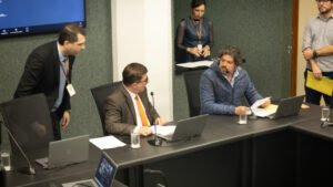 Comissão de Direitos Humanos Alesc,Assembleia Legislativa de Santa Catarina,projetos aprovados Alesc,direitos humanos Santa Catarina,humanização na saúde,manifestações culturais cristãs,cultura catarinense,Dia do Encontro das Rosas,acompanhantes de pessoas com deficiência,TEA Santa Catarina,SUS,saúde pública estadual,calendário oficial de Santa Catarina,legislação estadual,política catarinense