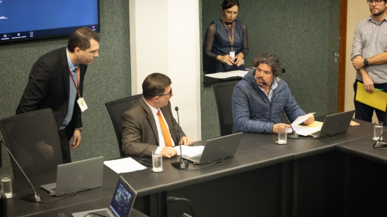 Comissão de Direitos Humanos Alesc,Assembleia Legislativa de Santa Catarina,projetos aprovados Alesc,direitos humanos Santa Catarina,humanização na saúde,manifestações culturais cristãs,cultura catarinense,Dia do Encontro das Rosas,acompanhantes de pessoas com deficiência,TEA Santa Catarina,SUS,saúde pública estadual,calendário oficial de Santa Catarina,legislação estadual,política catarinense