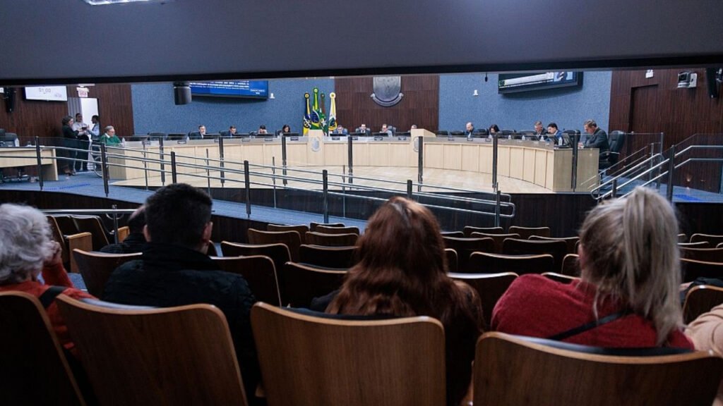 Câmara de Vereadores de Itajaí,sessão legislativa Itajaí,projetos de lei Itajaí,vale-alimentação servidores municipais,revisão geral anual RGA,legislação municipal Itajaí SC,Santa Catarina política,Itajaí notícias,aprovação de projetos de lei,homenagem rua Itajaí,nomeação de ruas Itajaí,Codetran Itajaí,patrulha agrícola mecanizada,transparência pública Itajaí,requerimentos vereadores Itajaí,rodovia Antônio Heil SC-486,Polícia Militar Rodoviária SC,segurança viária Santa Catarina,conurbação Itajaí Ilhota,serviços públicos municipais Itajaí,moção de reconhecimento Itajaí,Flávio Moreno Soares Itajaí em Foco,sessão ordinária Câmara Itajaí,política municipal Santa Catarina,governo municipal Itajaí