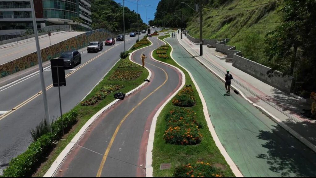 Estrada da Rainha Balneário Camboriú,espaço para fotos Estrada da Rainha,Mazinho Miranda indicação,Balneário Camboriú turismo,ciclofaixa Estrada da Rainha,segurança viária Balneário Camboriú,pontos turísticos BC,mobilidade urbana BC,acidentes ciclofaixa Balneário Camboriú,turismo em Santa Catarina,cartões-postais Balneário Camboriú,infraestrutura turística BC,proposta vereador Balneário Camboriú,espaço de contemplação turístico,organização fluxo de pedestres e ciclistas,segurança de turistas BC,pontos de fotografia BC,cidade de Balneário Camboriú turismo,mobilidade e segurança urbana