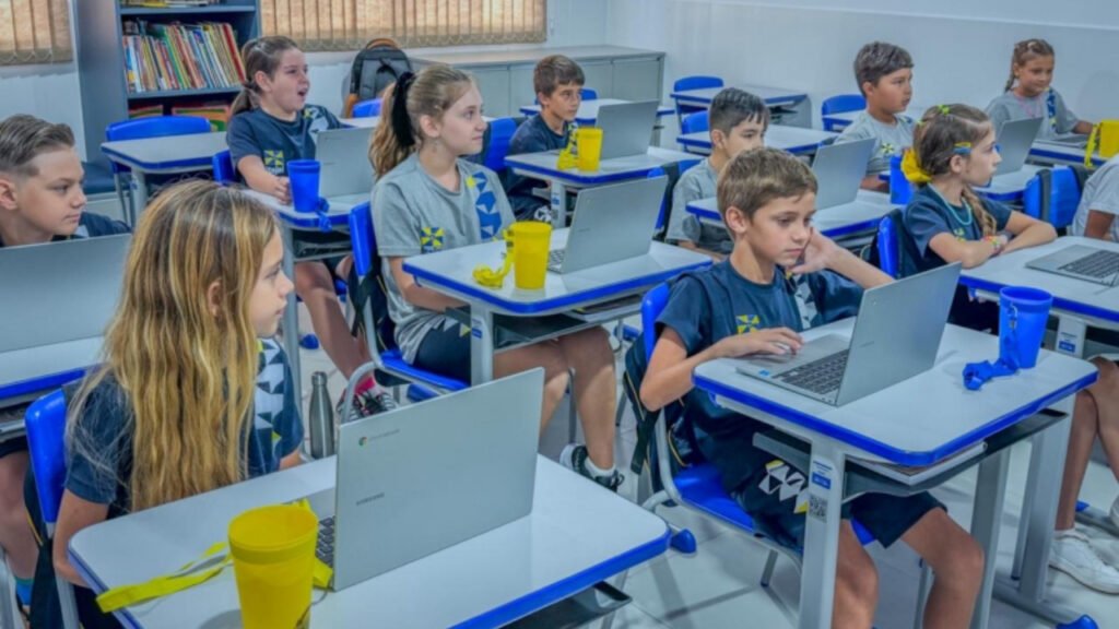mobiliário escolar itajaí,investimento educação itajaí,secretaria de educação itajaí,infraestrutura escolar rede municipal,escolas municipais itajaí,CEIs itajaí,bebedouro industrial escolas,melhoria escolas públicas,educação pública SC,investimento educação 1,4 milhão,mobiliário escolar 2026,rede municipal de ensino itajaí,salas de aula infraestrutura,equipamentos escolares,gestão educacional itajaí,aumento alunos rede municipal,escolas públicas santa catarina,qualidade ensino público,reformas escolas itajaí,ambiente escolar acolhedor