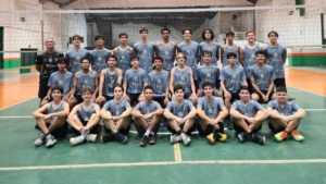 voleibol masculino Camboriú,projeto esportivo Camboriú,escolinhas de esporte Camboriú,vôlei de quadra Santa Catarina,vôlei de praia Camboriú,Fundação Municipal de Esportes Camboriú,retomada voleibol masculino,JECAM Camboriú,OLESC Santa Catarina,formação de atletas jovens,esporte escolar Camboriú,incentivo ao esporte SC,desenvolvimento esportivo municipal,inclusão social esporte,projetos esportivos prefeitura Camboriú,voleibol base SC,esporte infantil Camboriú,jovens atletas Camboriú,Fesporte voleibol,tradição voleibol Santa Catarina
