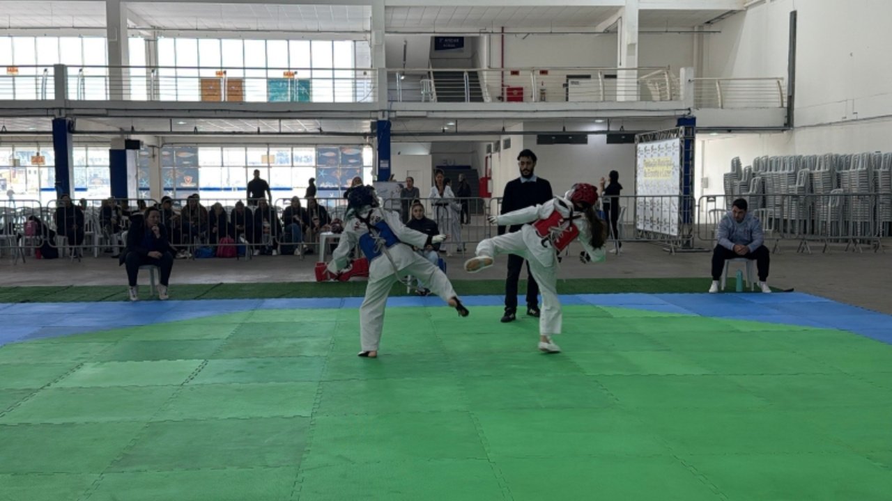 Itajaí,Projeto Mil e Uma Formas de Educar,Mega Open Internacional de Taekwondo,taekwondo em Itajaí,esporte social,inclusão social,Secretaria Municipal de Assistência Social e Cidadania,Centreventos de Itajaí,Liga Sul-Brasileira de Taekwondo,crianças em vulnerabilidade social,adolescentes,esporte e cidadania,Santa Catarina,competição de taekwondo,projeto social em Itajaí,investimento em esporte,desenvolvimento social,formação cidadã