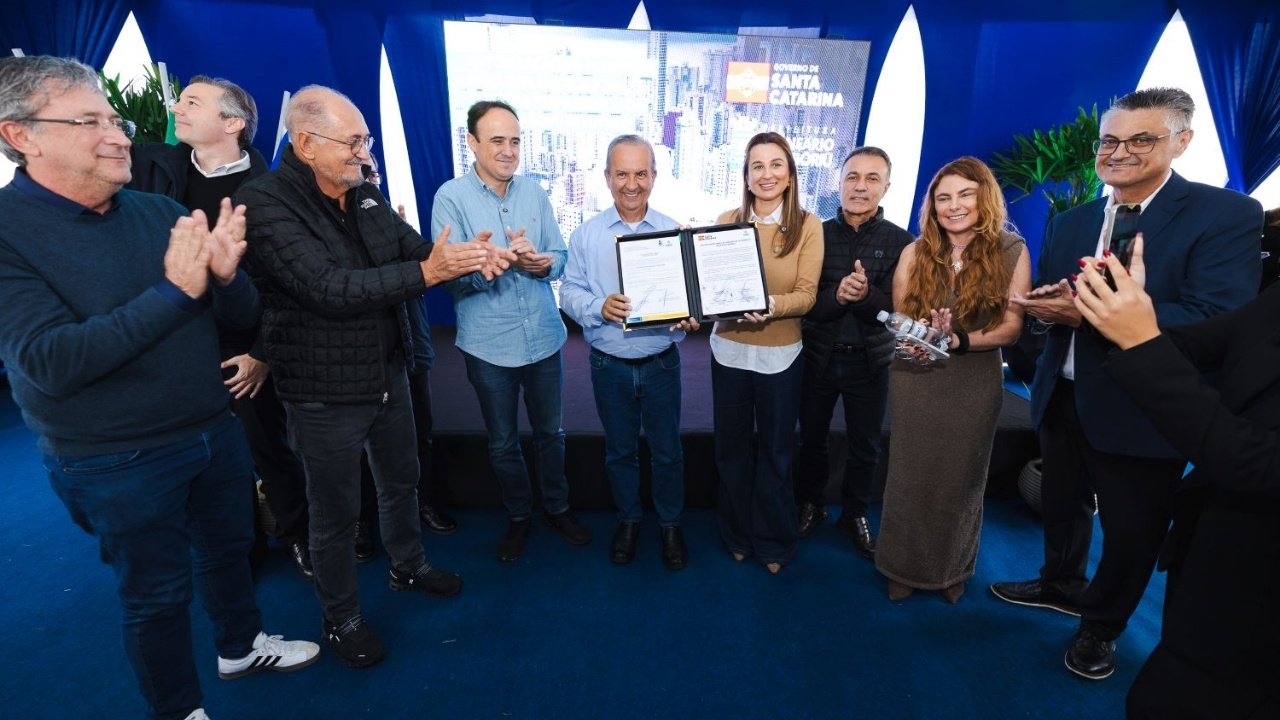 convênio R$ 18 milhões,Balneário Camboriú Itajaí,Avenida Martin Luther,trecho 3 avenida Martin Luther,Governo de Santa Catarina,infraestrutura viária,mobilidade urbana,ligação viária SC,obras em Balneário Camboriú,obras em Itajaí,investimento público,SC mobilidade,trânsito Balneário Camboriú,integração regional,Ariribá,Avenida das Arapongas,Avenida das Gaivotas,Secretaria de Infraestrutura SC,Jorginho Mello,obras rodoviárias Santa Catarina