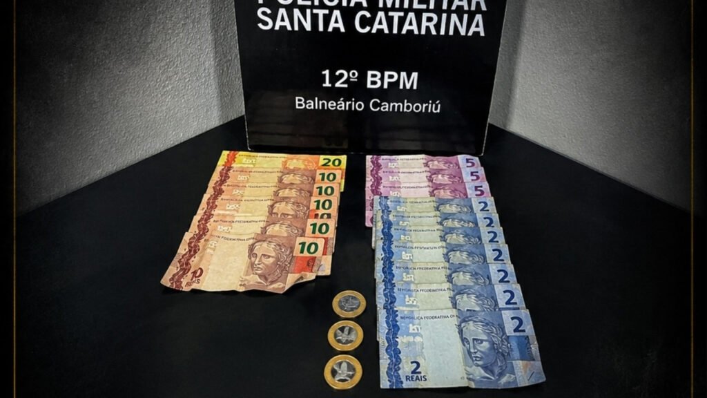 tráfico de drogas Balneário Camboriú,Polícia Militar SC,12º BPM,prisão casal Balneário Camboriú,bairro Municípios,crack apreensão,segurança pública SC,Central de Plantão Policial,operação policial BC,drogas Balneário Camboriú,combate ao tráfico,abordagem policial,SC polícia,entorpecentes,crime de tráfico de drogas