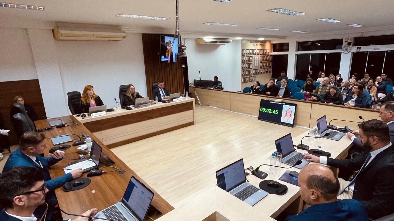 Câmara de Navegantes,Câmara de Vereadores de Navegantes,Navegantes,transporte público Navegantes,suplementação orçamentária,Fundação Municipal de Vigilância e Trânsito,PROERD,25º BPM,Polícia Militar de Santa Catarina,mobilidade urbana,infraestrutura em Navegantes,pavimentação de ruas,drenagem urbana,segurança pública,sessão ordinária da Câmara,vereadores de Navegantes,obras em Navegantes,indicações legislativas,orçamento municipal