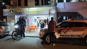 Camboriú,Prefeitura de Camboriú,fiscalização em Camboriú,Fiscalização Municipal,Polícia Militar,bares em Camboriú,conveniências,perturbação do sossego,estabelecimentos irregulares,alvará de funcionamento,comércio irregular,CNPJ,fiscalização de bares,clandestinidade,segurança pública,legislação municipal,operação de fiscalização,Santa Catarina