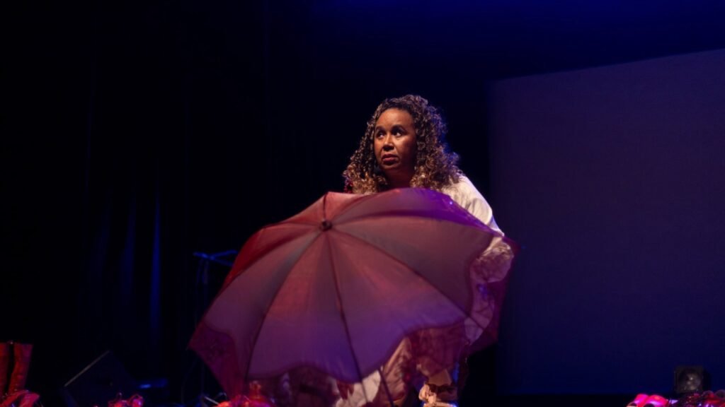 A Dor em Nós,Negra Si,espetáculo em Florianópolis,Teatro da Ubro,teatro em Florianópolis,cultura em Santa Catarina,Programa de Incentivo à Cultura,PIC,Fundação Catarinense de Cultura,FCC,Lei Paulo Gustavo,Lei Rouanet,Fort Atacadista,racismo,violência contra a mulher,feminicídio,resistência feminina,teatro gratuito,programação cultural
