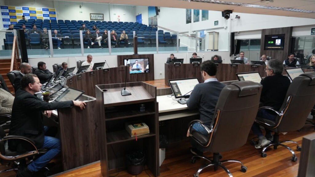 Câmara de Balneário Camboriú,Balneário Camboriú,projetos de lei,sessão da Câmara,Poder Executivo Municipal,engenheiro,vagas para engenheiros,Associação de Proteção Acolhimento e Inclusão Social,PAIS,utilidade pública,Avenida Martin Luther,administração pública,Secretaria Municipal de Educação,Secretaria de Saúde,Secretaria de Obras,Secretaria de Planejamento e Desenvolvimento Urbano,política em Balneário Camboriú,Legislativo municipal,servidores públicos,engenharia pública