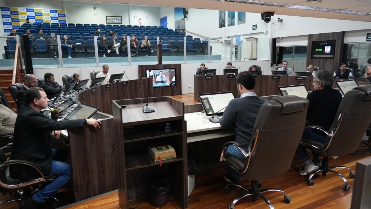 Câmara de Balneário Camboriú,Balneário Camboriú,projetos de lei,sessão da Câmara,Poder Executivo Municipal,engenheiro,vagas para engenheiros,Associação de Proteção Acolhimento e Inclusão Social,PAIS,utilidade pública,Avenida Martin Luther,administração pública,Secretaria Municipal de Educação,Secretaria de Saúde,Secretaria de Obras,Secretaria de Planejamento e Desenvolvimento Urbano,política em Balneário Camboriú,Legislativo municipal,servidores públicos,engenharia pública