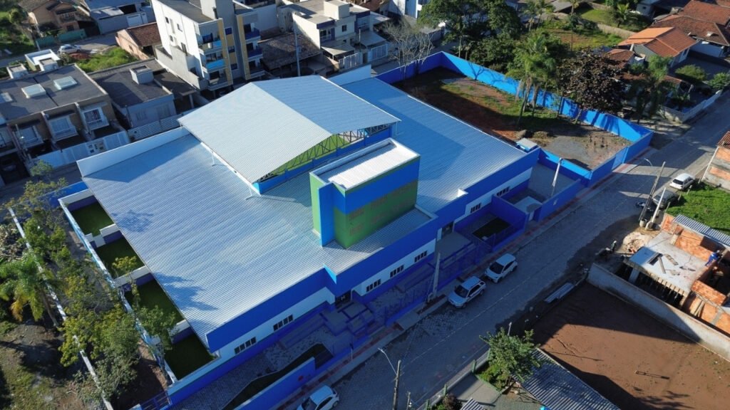 Balneário Piçarras,educação,investimentos em educação,Prefeitura de Balneário Piçarras,Centro de Educação Infantil,CEI Itacolomi,Escola Francisca Borba,ginásio poliesportivo,obras em Balneário Piçarras,educação em Santa Catarina,infraestrutura escolar,rede municipal de ensino,novas vagas na educação,investimento de R$ 18 milhões,ensino infantil,ampliação de escola,recursos próprios,desenvolvimento educacional,obras públicas,educação pública
