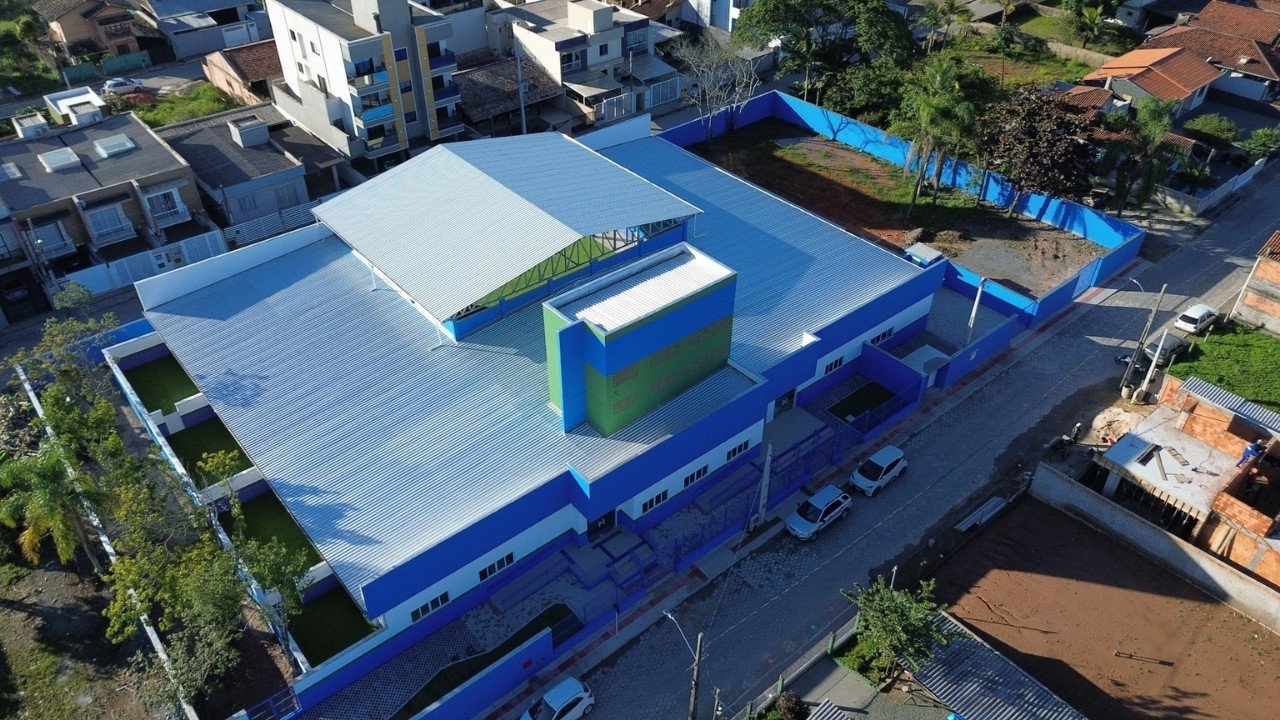 Balneário Piçarras,educação,investimentos em educação,Prefeitura de Balneário Piçarras,Centro de Educação Infantil,CEI Itacolomi,Escola Francisca Borba,ginásio poliesportivo,obras em Balneário Piçarras,educação em Santa Catarina,infraestrutura escolar,rede municipal de ensino,novas vagas na educação,investimento de R$ 18 milhões,ensino infantil,ampliação de escola,recursos próprios,desenvolvimento educacional,obras públicas,educação pública
