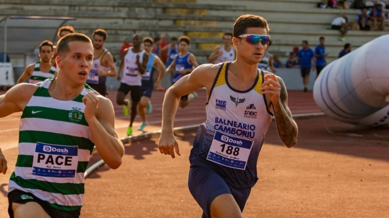 Balneário Camboriú,Guilherme Orenhas,atletismo,Fundação Municipal de Esportes,FME,Meeting de Atletismo,Barcelona,Espanha,atleta de Balneário Camboriú,esporte em Santa Catarina,competições internacionais,800 metros,Troféu Brasil de Atletismo,Braga,Portugal,Europa,Grand Prix Sopotu,Heino Lipp Memorial,recorde no atletismo,alto rendimento