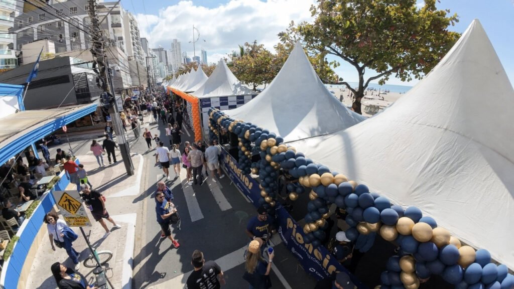 Balneário Camboriú,Festa dos Amigos,Festa dos Amigos 2026,aniversário de Balneário Camboriú,Secretaria de Turismo,Sectur BC,Avenida Atlântica,eventos em Balneário Camboriú,turismo em Santa Catarina,programação de aniversário,reunião preparatória,Fundo Municipal de Amparo aos Animais,Fama,Programa Castra Pet,Secretaria de Meio Ambiente e Sustentabilidade,festa tradicional,evento comunitário,comemorações dos 62 anos,grupos participantes,Festa dos Amigos BC