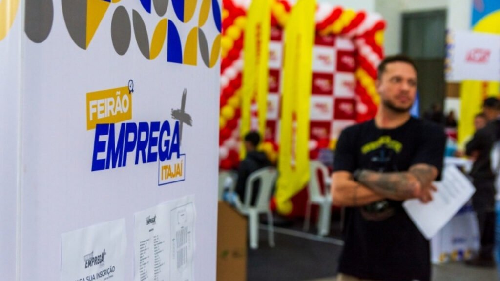 Feirão Emprega+ Itajaí,Itajaí,vagas de emprego em Itajaí,emprego em Itajaí,mercado de trabalho,empresas em Itajaí,contratação de funcionários,qualificação profissional,cursos gratuitos,empregabilidade,Prefeitura de Itajaí,Sest Senat Itajaí,Itaipava,desenvolvimento econômico,indústria em Itajaí,comércio em Itajaí,serviços em Itajaí,feirão de empregos