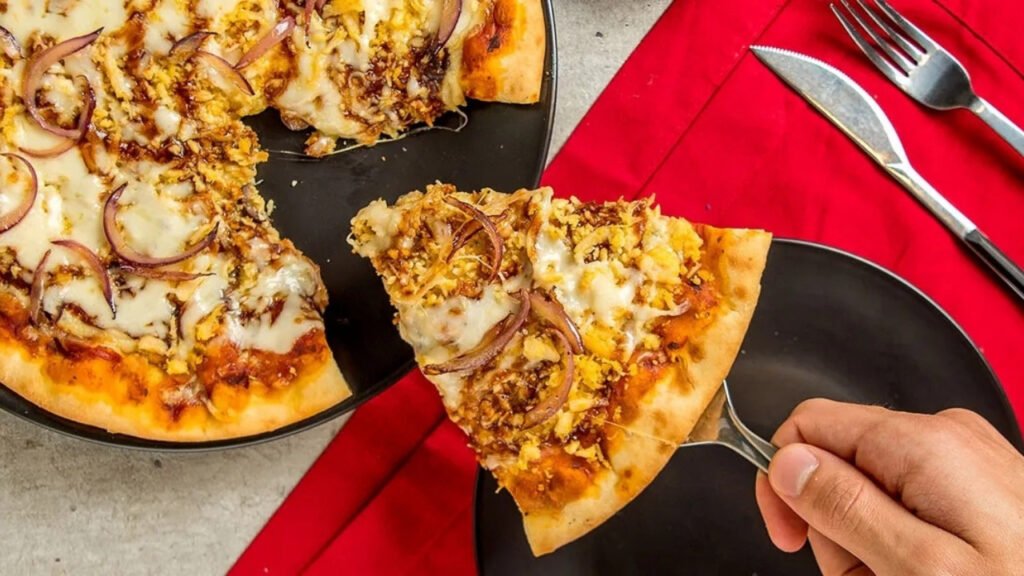 Dia da Pizza,receitas de pizza,pizza caseira,pizza fácil,pizza criativa,receita de minipizza,pizza de calabresa,pizza de frango barbecue,pizza divertida,gastronomia,culinária italiana,receitas para o Dia da Pizza,Sadia,Perdigão,Qualy,receitas para família,receitas para amigos,como fazer pizza em casa,massa de pizza caseira,receitas práticas