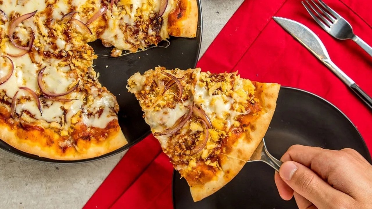 Dia da Pizza,receitas de pizza,pizza caseira,pizza fácil,pizza criativa,receita de minipizza,pizza de calabresa,pizza de frango barbecue,pizza divertida,gastronomia,culinária italiana,receitas para o Dia da Pizza,Sadia,Perdigão,Qualy,receitas para família,receitas para amigos,como fazer pizza em casa,massa de pizza caseira,receitas práticas