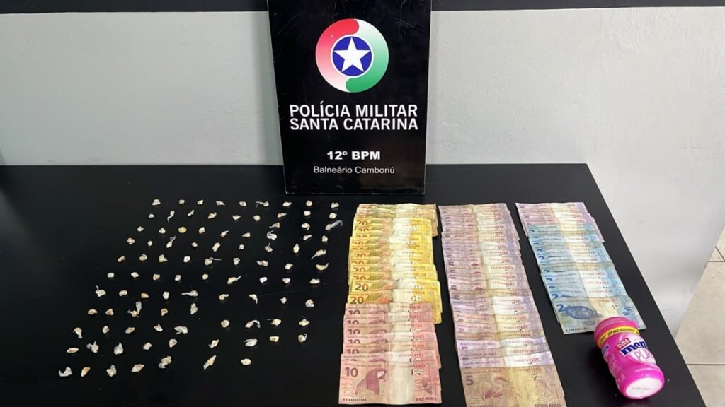 tráfico de drogas Balneário Camboriú,adolescente apreendido Balneário Camboriú,bairro Barra Balneário Camboriú,Polícia Militar Balneário Camboriú,apreensão de crack Balneário Camboriú,ato infracional tráfico Santa Catarina,ocorrência policial bairro Barra,apreensão de drogas Santa Catarina,tráfico de entorpecentes Balneário Camboriú,Rua Bento Cunha Balneário Camboriú,segurança pública Balneário Camboriú,Delegacia de Polícia Civil Balneário Camboriú,crack apreendido Santa Catarina,PM Balneário Camboriú tráfico,adolescente tráfico de drogas SC