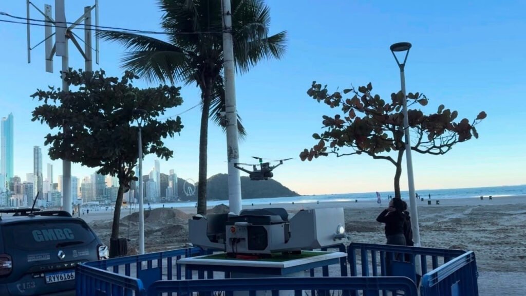 drone automatizado Balneário Camboriú,segurança pública Balneário Camboriú,drone segurança Santa Catarina,Cidade Inteligente Balneário Camboriú,inteligência artificial segurança pública,monitoramento por drone Balneário Camboriú,Smart City Santa Catarina,Intelbras drone segurança,Guarda Municipal Balneário Camboriú,tecnologia segurança pública Santa Catarina,drone orla Balneário Camboriú,Praça Almirante Tamandaré,inovação segurança Balneário Camboriú,monitoramento inteligente Balneário Camboriú,Secretaria de Segurança Balneário Camboriú