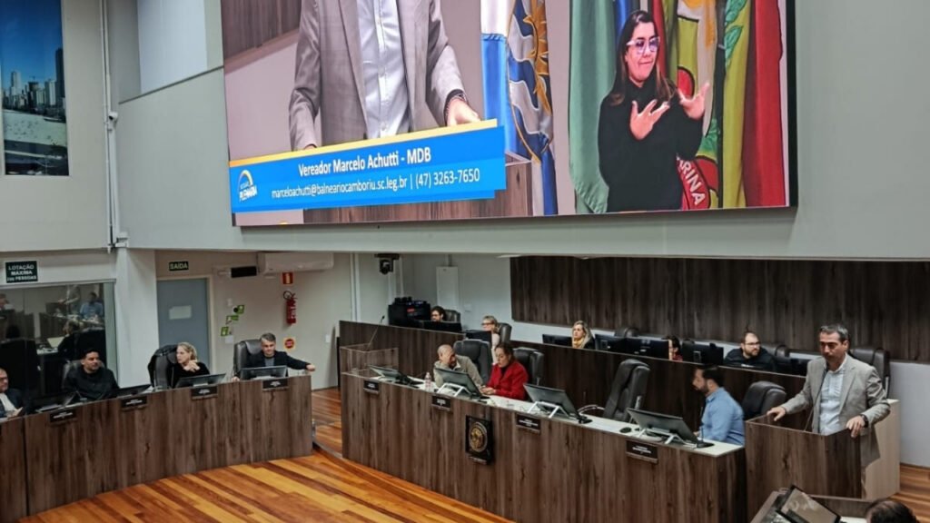 Balneário Camboriú,conveniências em Balneário Camboriú,funcionamento de conveniências,segurança pública,audiência pública,Câmara de Vereadores de Balneário Camboriú,Prefeitura de Balneário Camboriú,Ministério Público,comércio noturno,criminalidade,fiscalização,alvarás,comerciantes,economia local,turismo em Balneário Camboriú,debate sobre conveniências,políticas públicas,segurança urbana,comércio em Santa Catarina