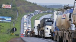 greve dos caminhoneiros 2026,caminhoneiros ameaçam paralisação,MP do Frete 1.343/2026,votação da MP do Frete,Senado Federal MP do Frete,piso mínimo do frete,transporte rodoviário de cargas,greve caminhoneiros Santa Catarina,paralisação caminhoneiros SC,BR-101 Santa Catarina,BR-470 Santa Catarina,impacto no abastecimento,logística brasileira,setor de transporte,Agência Nacional de Transportes Terrestres,ANTT frete mínimo,Associação Brasileira dos Condutores de Veículos Automotores,Abrava caminhoneiros,Davi Alcolumbre Senado,mobilização nacional caminhoneiros